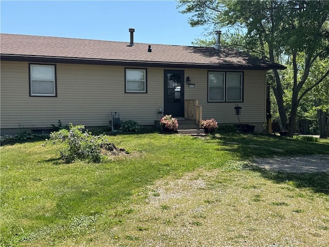 8833 Hickory Ln, Ozawkie, KS 66070 - view of front of house with a front yard