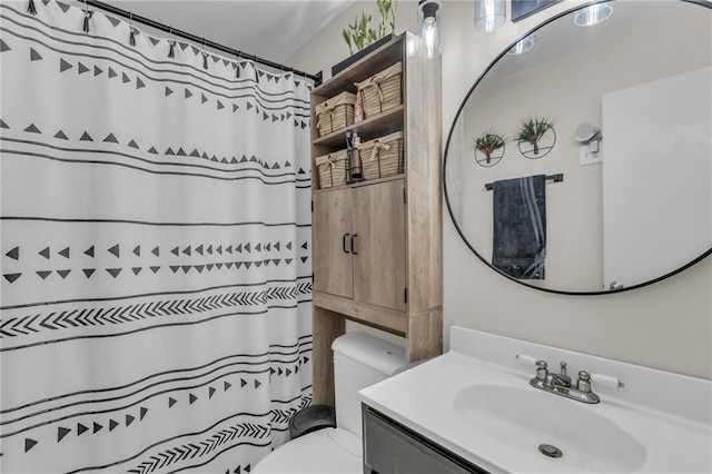 full bath featuring toilet, curtained shower, and vanity