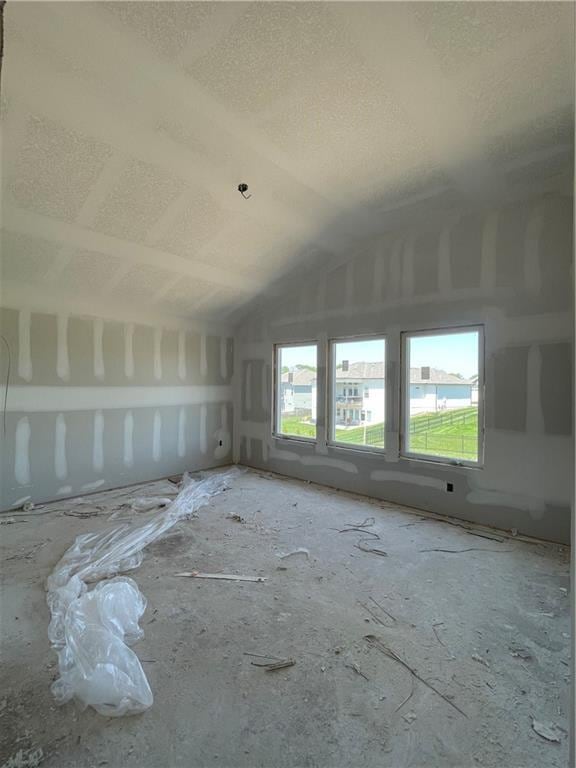 1226 NE 122nd St, Kansas City, MO 64165 - unfurnished room featuring vaulted ceiling and a textured ceiling