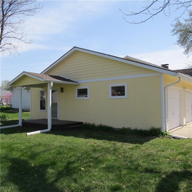 101 E 3rd St, Stanberry, MO 64489 - rear view of house with a garage and a yard
