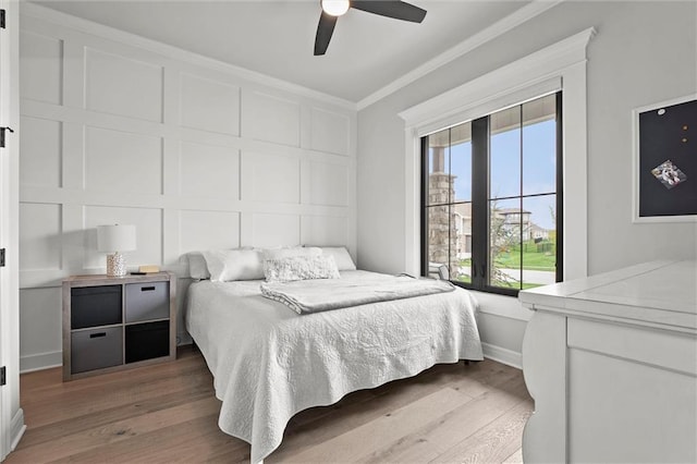 325 Ambersham Dr, Lees Summit, MO 64081 - bedroom featuring ornamental molding, multiple windows, light wood-style flooring, baseboards, and a ceiling fan