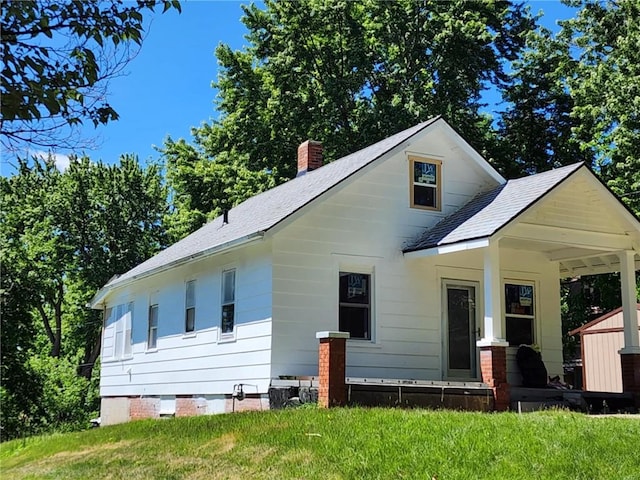 2016 Scott St, Saint Joseph, MO 64507 - bungalow-style house with a chimney, a shingled roof, and a front yard