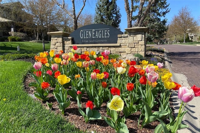 view of community / neighborhood sign