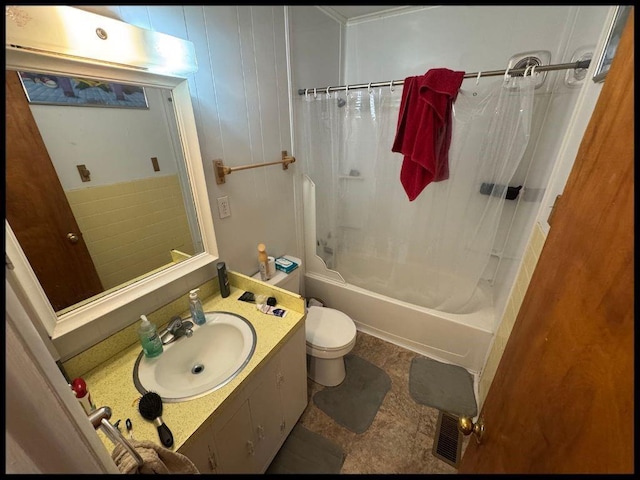 708 Highland Ave, Warrensburg, MO 64093 - bathroom featuring shower / tub combo with curtain, vanity, toilet, and visible vents
