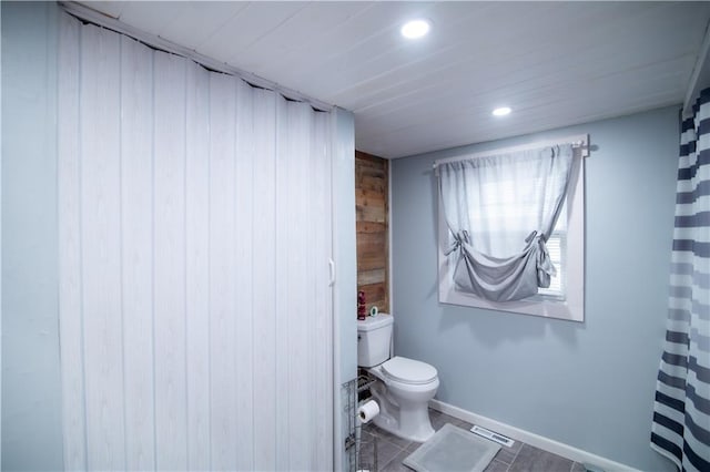 bathroom featuring visible vents, tile patterned floors, baseboards, toilet, and recessed lighting