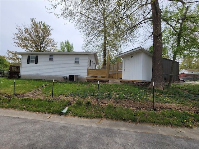 601 S 24th St, Lexington, MO 64067 - exterior space featuring fence and central AC unit