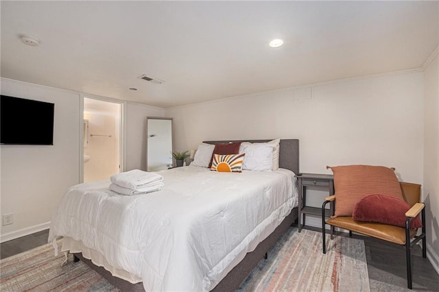 bedroom with visible vents, recessed lighting, and baseboards