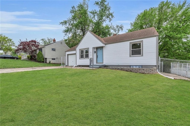 view of front of home featuring fence, a front lawn, concrete driveway, and an attached garage