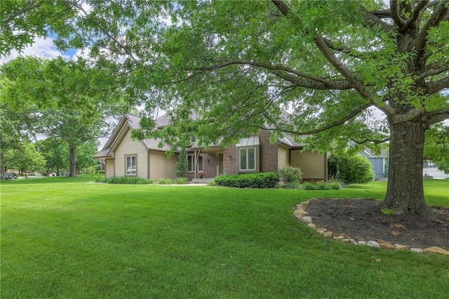 12704 Mohawk Cir, Leawood, KS 66209 - ranch-style home featuring a front lawn
