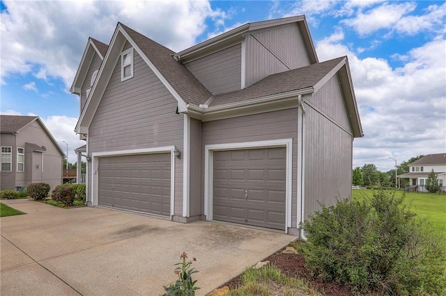 812 SW Stablewood Cir, Lees Summit, MO 64081 - view of side of property featuring driveway and roof with shingles