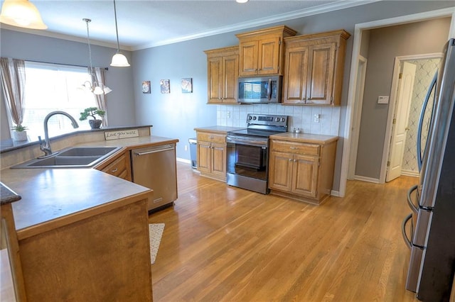 812 SW Stablewood Cir, Lees Summit, MO 64081 - kitchen with stainless steel appliances, brown cabinetry, tasteful backsplash, light wood-style floors, and crown molding