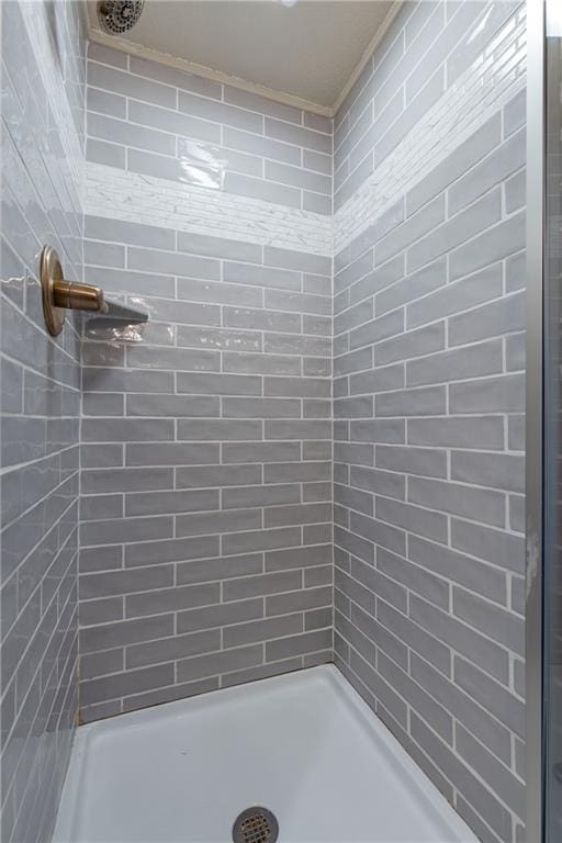 full bath featuring tiled shower