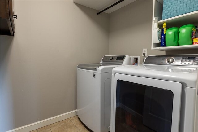 13017 Kelli Dr, Kearney, MO 64060 - clothes washing area featuring washing machine and dryer, baseboards, and light tile patterned floors
