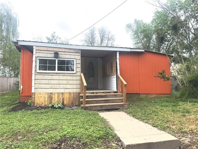 300 W Sea Ave, Independence, MO 64050 - bungalow-style home featuring fence