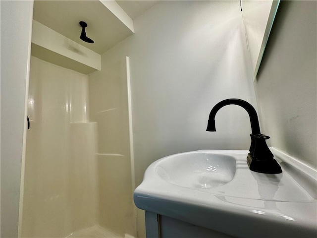 1502 6th Ave, Saint Joseph, MO 64505 - room details featuring a sink and a shower stall