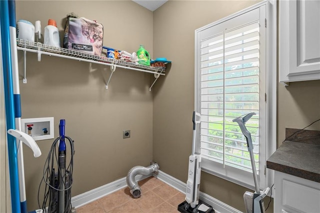 6715 NW 102nd Ter, Kansas City, MO 64154 - laundry room featuring hookup for an electric dryer, washer hookup, baseboards, and light tile patterned flooring