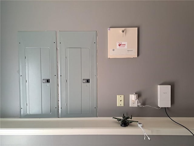 6715 NW 102nd Ter, Kansas City, MO 64154 - utilities featuring electric panel