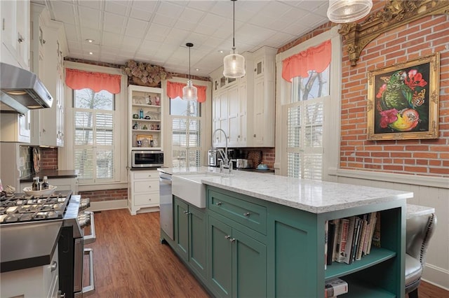 kitchen featuring white cabinets, green cabinetry, a sink, and open shelves