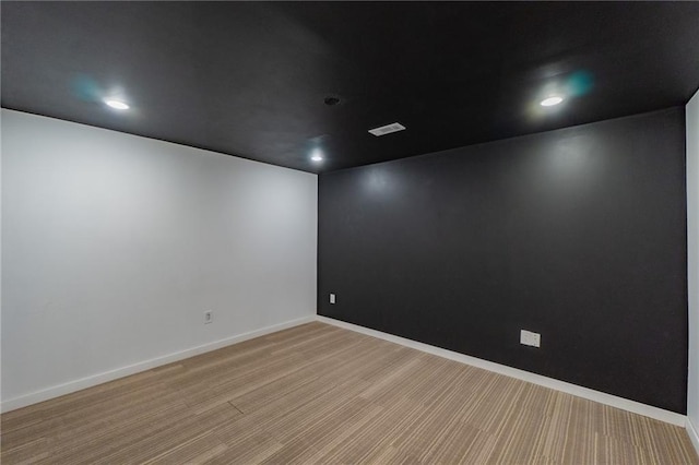 carpeted spare room with visible vents, recessed lighting, and baseboards