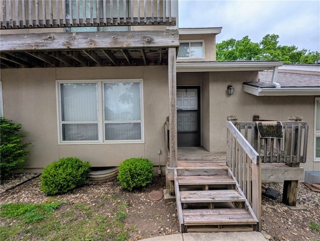 view of exterior entry with stucco siding