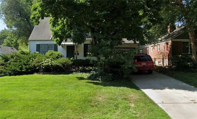 view of front of property featuring concrete driveway and a front yard