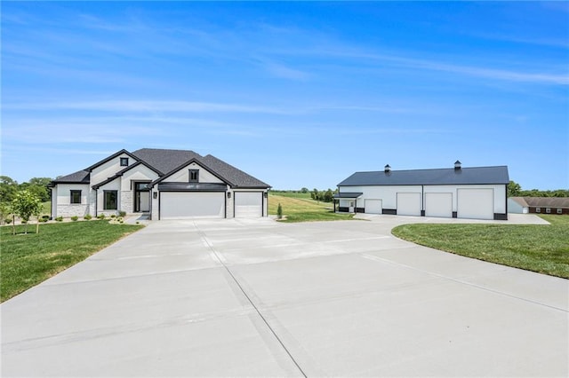 10075 NW Hillsboro Rd, Platte City, MO 64079 - view of front of property with driveway and a front yard