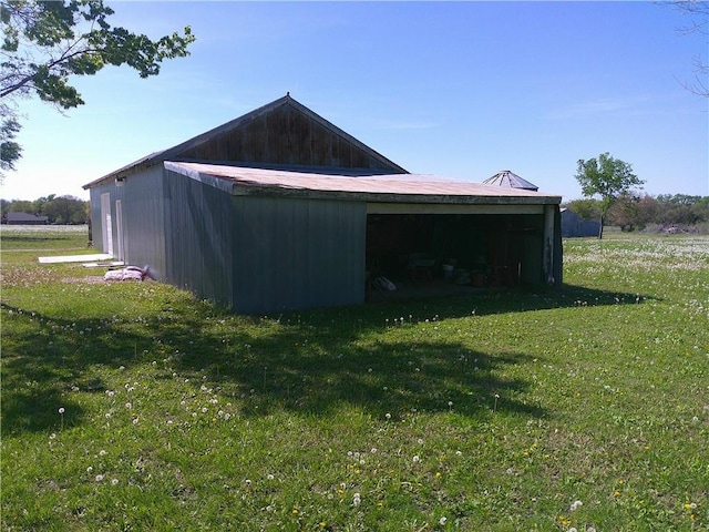 view of pole building with a lawn
