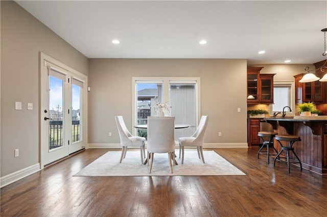 dining room featuring recessed lighting, dark wood-style floors, and baseboards