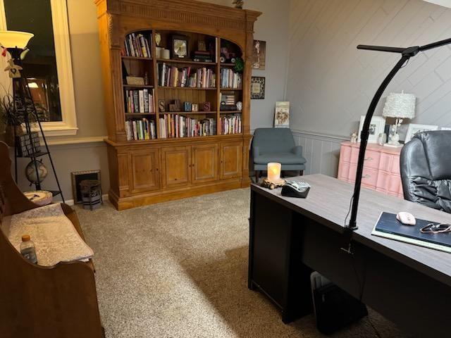 office area with wainscoting and carpet