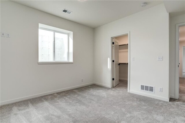 16488 S Stagecoach St, Olathe, KS 66062 - unfurnished bedroom with carpet flooring, baseboards, a walk in closet, and a closet