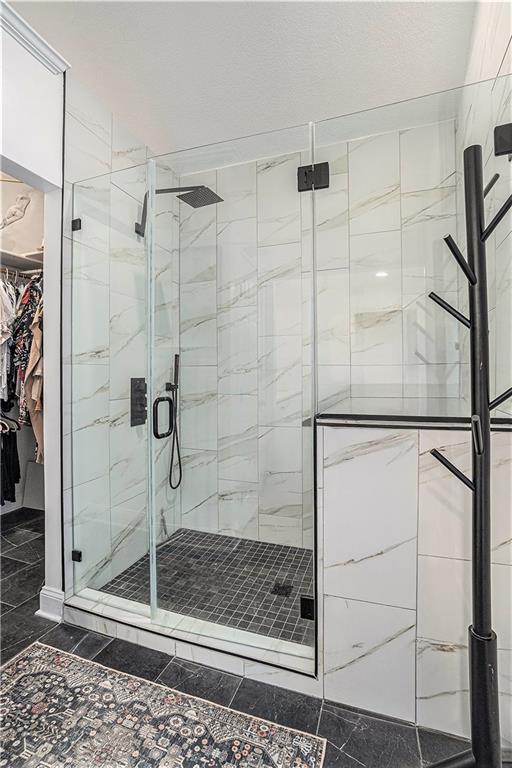 208 NE Landings Cir, Lees Summit, MO 64064 - full bath featuring a stall shower and a spacious closet