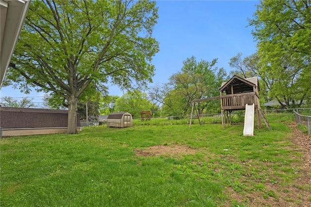 view of yard featuring a fenced backyard, an outdoor structure, and a shed