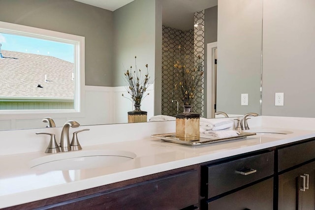 12541 S Hedge Ct, Olathe, KS 66061 - full bath with double vanity