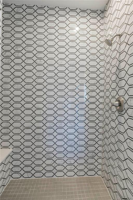 12541 S Hedge Ct, Olathe, KS 66061 - bathroom view of tiled shower