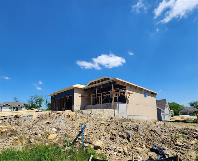 12541 S Hedge Ct, Olathe, KS 66061 - rear view of house featuring an exterior structure