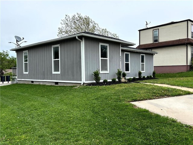 view of front of house with a front yard