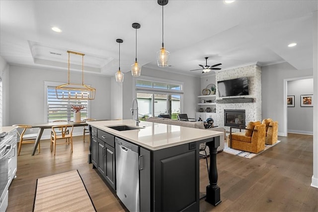 kitchen with a sink, crown molding, a ceiling fan, and dishwasher