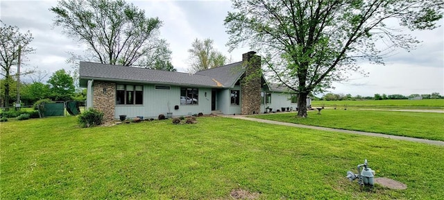 1620 Neosho St, Humboldt, KS 66748 - single story home with a chimney, fence, and a front yard