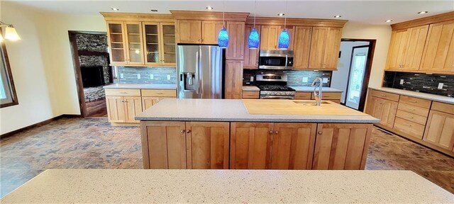 1620 Neosho St, Humboldt, KS 66748 - kitchen with tasteful backsplash, a sink, appliances with stainless steel finishes, light countertops, and baseboards