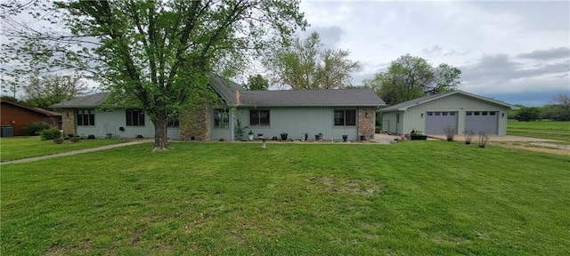 1620 Neosho St, Humboldt, KS 66748 - ranch-style house with driveway, a front lawn, and an outbuilding