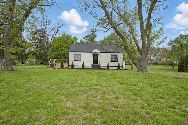 2640 S 53rd St, Kansas City, KS 66106 - manufactured / mobile home with a front yard and a wooden deck
