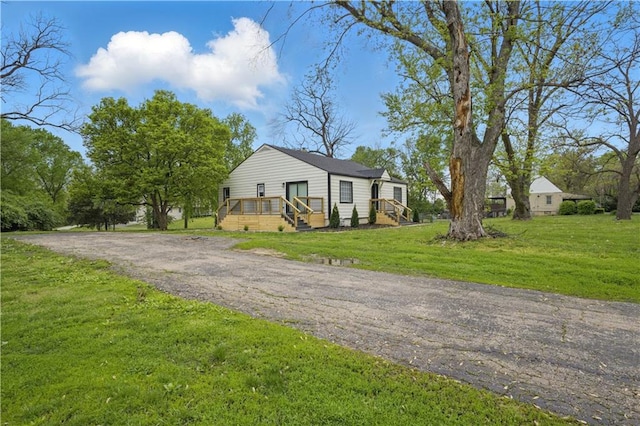 2640 S 53rd St, Kansas City, KS 66106 - view of front facade with a front yard