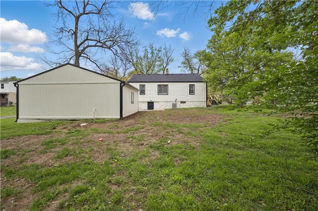 2640 S 53rd St, Kansas City, KS 66106 - rear view of house featuring a yard