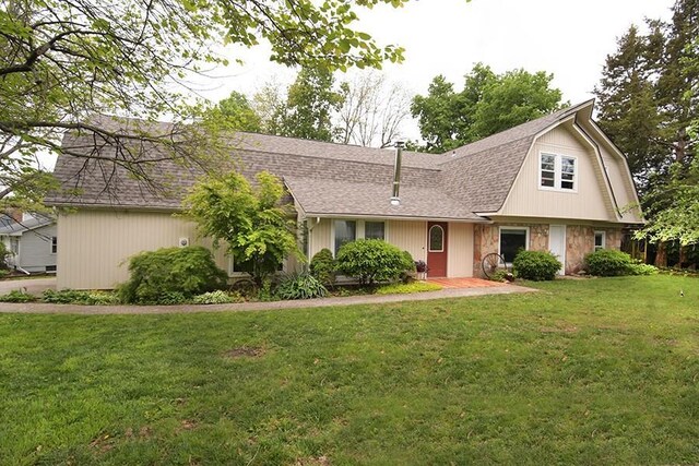 1719 NE Lake Shore Dr, Lees Summit, MO 64086 - photo 1