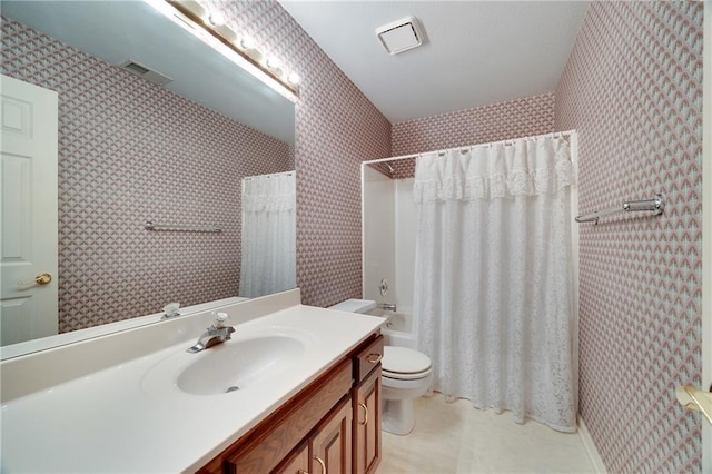 2269 SW Park Ave, Blue Springs, MO 64015 - full bath with vanity, shower / tub combo with curtain, and wallpapered walls