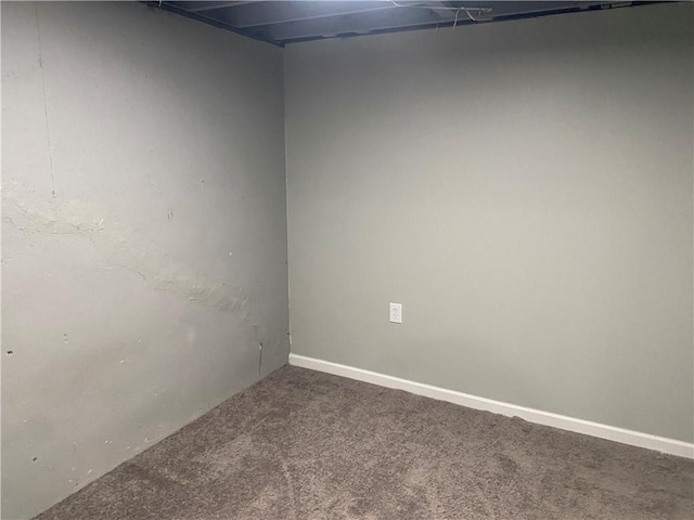 view of carpeted spare room