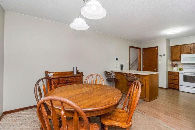 1835 Miami St, Leavenworth, KS 66048 - dining space featuring baseboards and light wood-style flooring