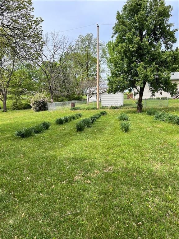 view of yard featuring fence
