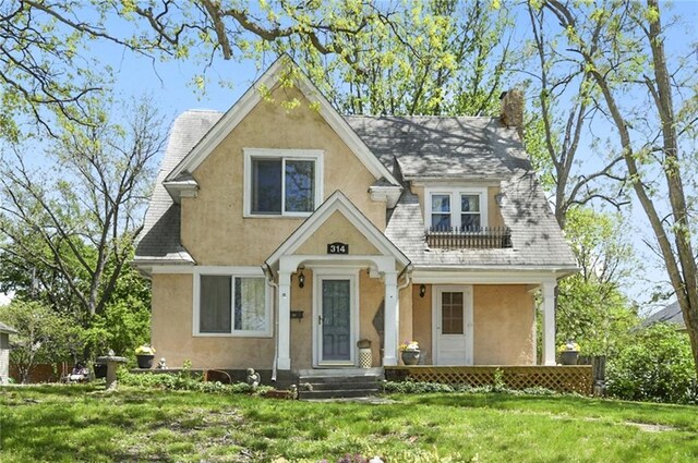 314 N Lake St, Pleasant Hill, MO 64080 - view of front of home featuring a chimney, stucco siding, and a front yard