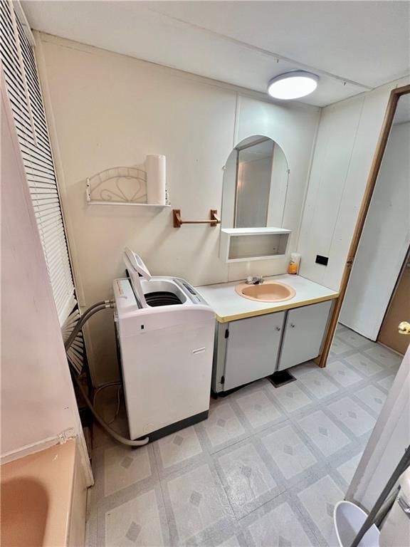 15823 Colorado Pl, Princeton, MO 64673 - washroom featuring washer / dryer and light flooring